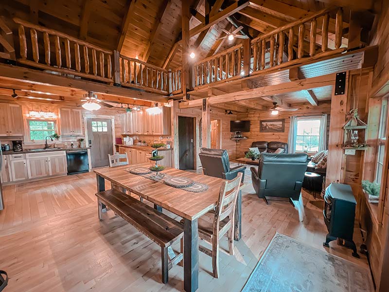 Ash Ridge Lodge - Interior of cabin