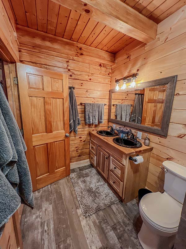 Ash Ridge Lodge - Bathroom