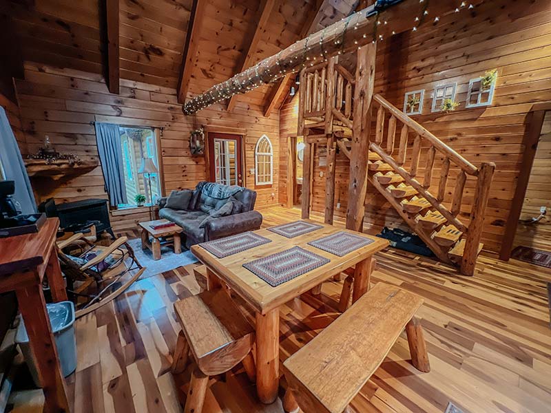 Romantic Log Cabin in Hocking Hills