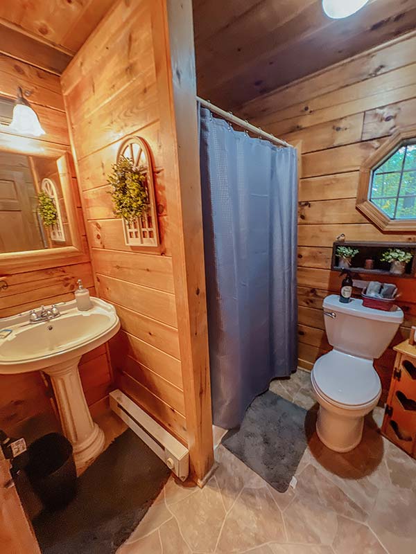 Sweet Heart Cabin - Bathroom